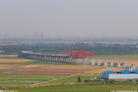 江蘇南沿江城際鐵路進入全線鋪軌階段 計劃明年建成通車