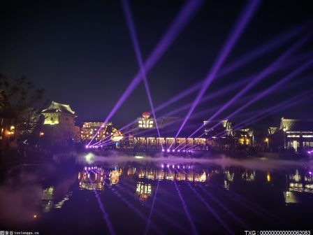 杭州徑山吳山公園：夜景燈光打造“S”形曲線