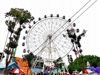 首届迷你世界深圳欢乐谷亲子节来了 “迷萌家族”与您近距离互动